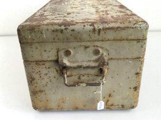 Transportkasten mit 3 Stück Pz.B.W.F.8 ( Panzer Beobachtungs Winkel Fernrohr für Bunkeranlagen ) samt Zubehör. Jeweils in gutem Zustand,  selten