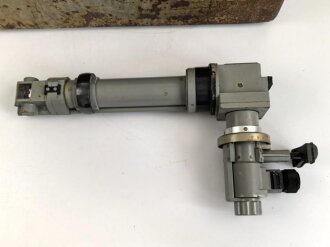 Transportkasten mit 3 Stück Pz.B.W.F.8 ( Panzer Beobachtungs Winkel Fernrohr für Bunkeranlagen ) samt Zubehör. Jeweils in gutem Zustand,  selten