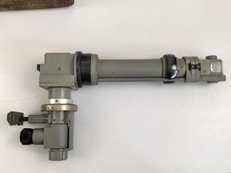 Transportkasten mit 3 Stück Pz.B.W.F.8 ( Panzer Beobachtungs Winkel Fernrohr für Bunkeranlagen ) samt Zubehör. Jeweils in gutem Zustand,  selten