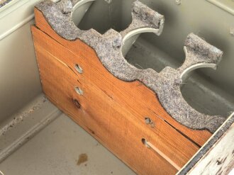 Transportkasten mit 3 Stück Pz.B.W.F.8 ( Panzer Beobachtungs Winkel Fernrohr für Bunkeranlagen ) samt Zubehör. Jeweils in gutem Zustand,  selten