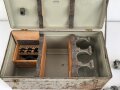 Transportkasten mit 3 Stück Pz.B.W.F.8 ( Panzer Beobachtungs Winkel Fernrohr für Bunkeranlagen ) samt Zubehör. Jeweils in gutem Zustand,  selten