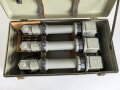 Transportkasten mit 3 Stück Pz.B.W.F.8 ( Panzer Beobachtungs Winkel Fernrohr für Bunkeranlagen ) samt Zubehör. Jeweils in gutem Zustand,  selten