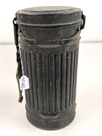 Luftwaffe, Bereitschaftsbüchse für eine Gasmaske. Luftwaffenblauer Originallack, datiert 1937. war ursprünglich eine Heeresbüchse. Ungereinigtes Stück