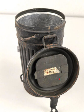 Luftwaffe, Bereitschaftsbüchse für eine Gasmaske. Luftwaffenblauer Originallack, datiert 1937. war ursprünglich eine Heeresbüchse. Ungereinigtes Stück
