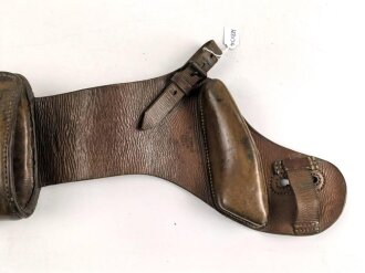 Karabinertragevorrichtung für berittene der Wehrmacht. Getragenes Stück in gutem Zustand, datiert 1937