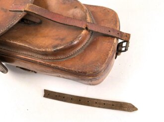 Packtasche für Berittene der Wehrmacht, datiert 1943. Getragenes Stück , ungereinigt, Verschlussriemen abgerissen