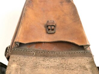 Packtasche für Berittene der Wehrmacht, datiert 1943. Getragenes Stück , ungereinigt, Verschlussriemen abgerissen