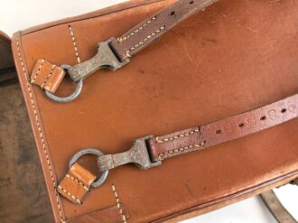 Packtasche für Berittene der Wehrmacht, datiert 1943. Getragenes Stück in gutem Gesamtzustand