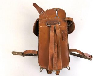 Packtasche für Berittene der Wehrmacht, datiert 1943. Getragenes Stück in gutem Gesamtzustand