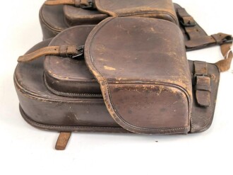Paar " kleine " Packtaschen für Offiziere. Unmarkiert, so im Kaiserreich, aber auch in den 20/30iger Jahren getragen. Guter Zustand