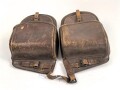 Paar " kleine " Packtaschen für Offiziere. Unmarkiert, so im Kaiserreich, aber auch in den 20/30iger Jahren getragen. Guter Zustand