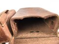 1.Weltkrieg , Patronentasche für Berittene. Ein Verschlussriemen defekt, datiert