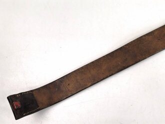 1.Weltkrieg, feldgraues Koppel für Berittene datiert 1915.  Gesamtlänge 104cm, selten. Die Schnalle leider neuzeitlich rot lackiert, dies leicht zu verbessern.