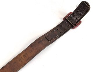 1.Weltkrieg, feldgraues Koppel für Berittene datiert 1915.  Gesamtlänge 104cm, selten. Die Schnalle leider neuzeitlich rot lackiert, dies leicht zu verbessern.
