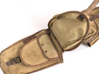 1.Weltkrieg, Paar Behelfspacktaschen aus Segeltuch. Ungereinigt, Stempel eines Train Depot