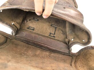 1. Weltkrieg, Packtasche für Artillerie ?, Hersteller und 1917 gestempelt. Guter Gesamtzustand, ungereinigt