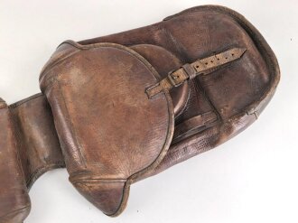 1. Weltkrieg, Packtasche für Artillerie ?, Hersteller und 1917 gestempelt. Guter Gesamtzustand, ungereinigt