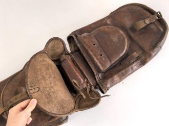 1. Weltkrieg, Packtasche für Artillerie ?, Hersteller und 1917 gestempelt. Guter Gesamtzustand, ungereinigt