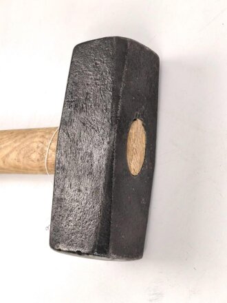 Vorschlaghammer für Fahnenschmied Wehrmacht datiert 1940. Gereinigtes Stück, der Stiel neuzeitlich ergänzt