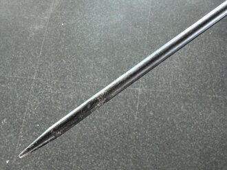Preussen, Stahlrohrlanze Modell 1890 mit sechs Drahtösen. Kammerstück von 1890, der vordere Teil abgeschnitten und wieder angefügt. Sicherlich neuzeitlich lackiert. KEIN VERSAND