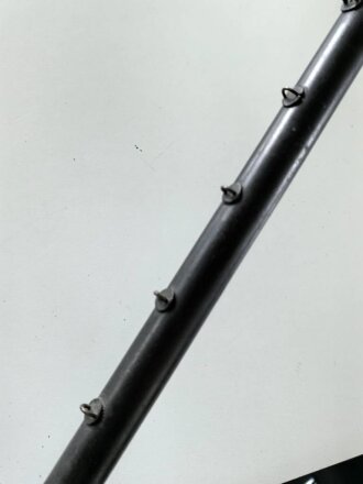 Preussen, Stahlrohrlanze Modell 1890 mit sechs Drahtösen. Kammerstück von 1890, der vordere Teil abgeschnitten und wieder angefügt. Sicherlich neuzeitlich lackiert. KEIN VERSAND