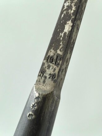 Preussen, Stahlrohrlanze Modell 1890/93. Die Drahtösen bereits durch vier Messingknöpfe ergänzt, so 1893 durchgeführt. Kammerstück von 1890. KEIN VERSAND, 3m Länge