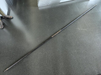 Preussen, Stahlrohrlanze Modell 1890/93. Die Drahtösen bereits durch vier Messingknöpfe ergänzt, so 1893 durchgeführt. Kammerstück von 1890. KEIN VERSAND, 3m Länge