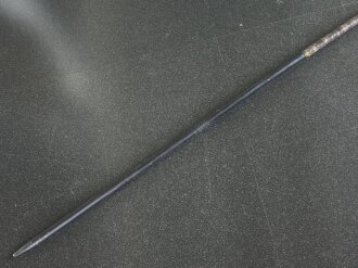 Preussen, Stahlrohrlanze Modell 1890/93. Die Drahtösen bereits durch  Messingknöpfe ergänzt, so 1893 durchgeführt. Kammerstück von 1890, inTeilen verbeult, überlackiert.  KEIN VERSAND