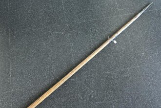 Holzlanze mit drei Drahtösen. Keine erkennbare Stempelung. KEIN VERSAND