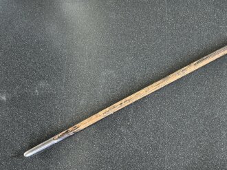 Holzlanze mit drei Drahtösen. Keine erkennbare Stempelung. KEIN VERSAND