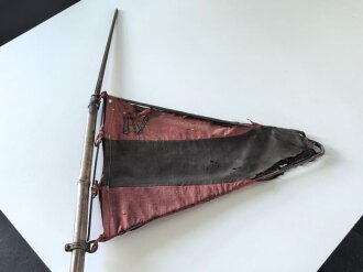 Lanze mit starrer Lanzenflagge. Der Lanzenkörper aus Bambus mit eiserner Spitze. Ungereinigtes Stück, KEIN VERSAND