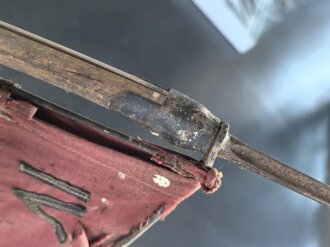 Lanze mit starrer Lanzenflagge. Der Lanzenkörper aus Bambus mit eiserner Spitze. Ungereinigtes Stück, KEIN VERSAND