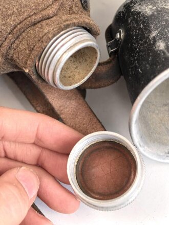 Labeflasche für Sanitätspersonal der Wehrmacht. C & C.W. 37. Ausnahmsweise mal mit den richtigen Trageriemen