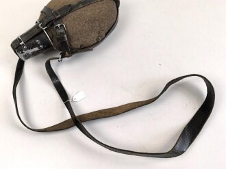 Labeflasche für Sanitätspersonal der Wehrmacht. C & C.W. 37. Ausnahmsweise mal mit den richtigen Trageriemen