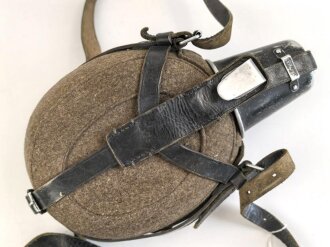 Labeflasche für Sanitätspersonal der Wehrmacht. C & C.W. 37. Ausnahmsweise mal mit den richtigen Trageriemen