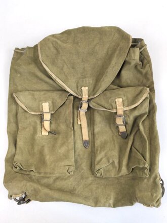 Tropenrucksack für Angehörige des Heeres. getragenes Stück, mit den zugehörigen Trageriemen
