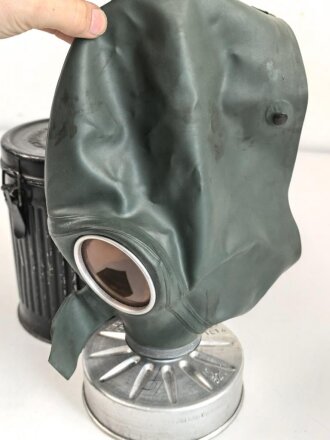 Luftschutz Volksgasmaske VM37 in Bereitschaftsbüchse. Originallack