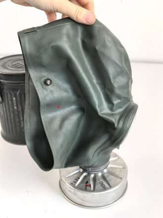 Luftschutz Volksgasmaske VM37 in Bereitschaftsbüchse. Originallack