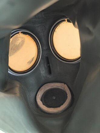 Luftschutz Volksgasmaske VM37 in Bereitschaftsbüchse. Originallack