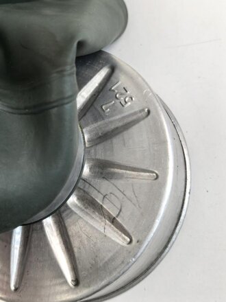Luftschutz Volksgasmaske VM37 in Bereitschaftsbüchse. Originallack