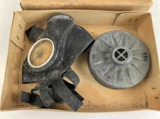 Luftschutz,  Volksgasmaske VM40 in Verpackung. Ungereinigt