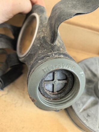 Luftschutz,  Volksgasmaske VM40 in Verpackung. Ungereinigt