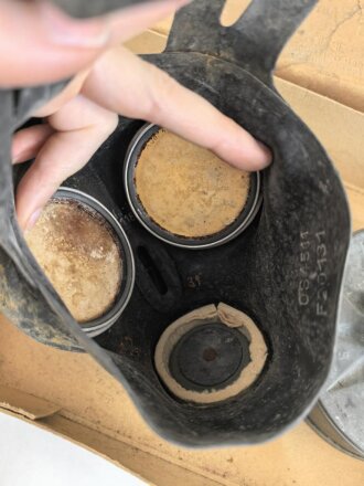 Luftschutz,  Volksgasmaske VM40 in Verpackung. Ungereinigt