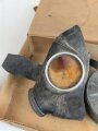 Luftschutz,  Volksgasmaske VM40 in Verpackung. Ungereinigt