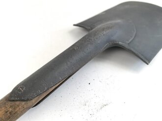 Luftschutz, gerader Spaten Wehrmacht, datiert 1938, für Luftschutz verausgabt. Höchstwahrscheinlich Originallack