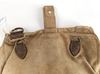 1. Weltkrieg, feldgrauer Brotbeutel. Ungereinigt, die Koppelschlaufen entfernt