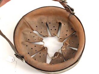 Stahlhelm Innenfutter für Wehrmacht Modell 1940 und 1942.  Für Glockengrüsse 66, Kopfgrösse 58, mit Kinnriemen. Neuzeitliche Fertigung