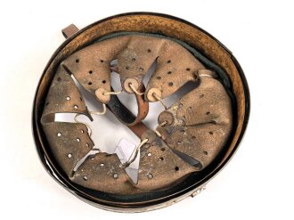 Stahlhelm Innenfutter für Wehrmacht Modell 1940 und 1942.  Für Glockengrüsse 66, Kopfgrösse 58, mit Kinnriemen. Neuzeitliche Fertigung