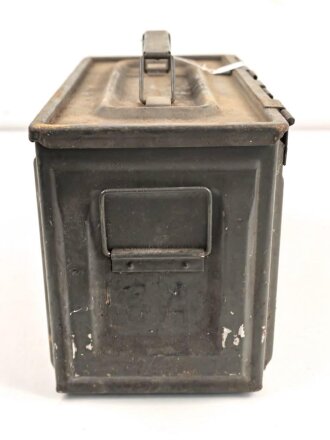 Frankreich, Gurtkasten / Munitionskasten für " 100 Cartouches do 12,7mm Modelle 1947. Datiert 1963. Ungereinigtes Stück