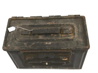 Frankreich, Gurtkasten / Munitionskasten für " 100 Cartouches do 12,7mm Modelle 1947. Datiert 1963. Ungereinigtes Stück
